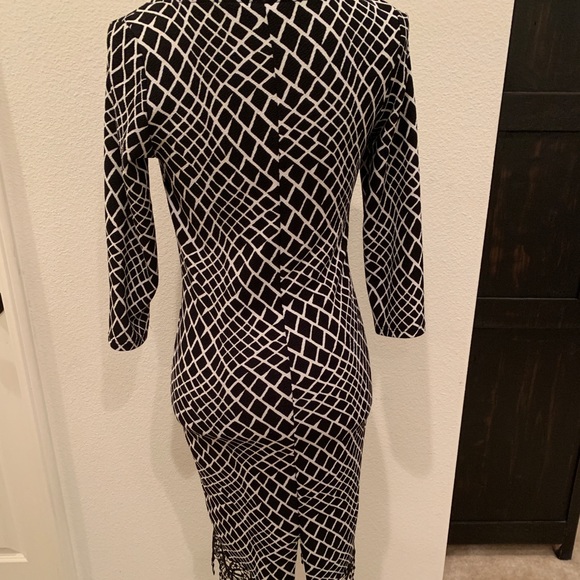 Great Printed Midi Dress! Nice fit Great stretch - Picture 3 of 7